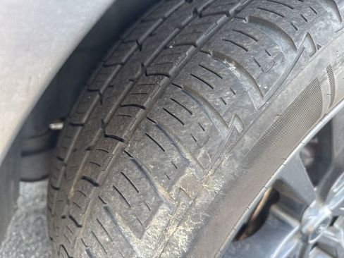 Used 2018 Ford Explorer XLT w/ Equipment Group 202A image 7