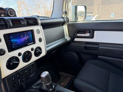 Used 2010 Toyota FJ Cruiser 4WD image 11