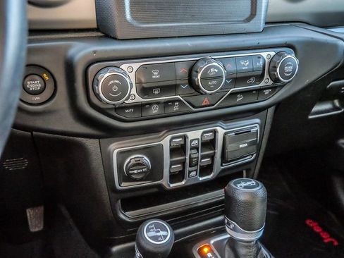 Used 2018 Jeep Wrangler Unlimited Sport S image 28