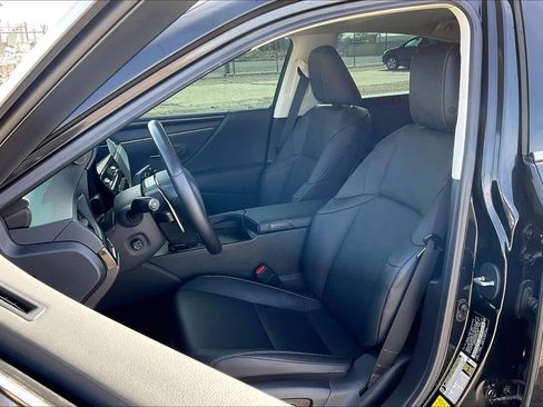 Used 2025 Lexus ES 300h w/ Premium Package image 7