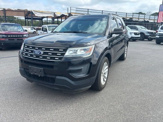 Used 2017 Ford Explorer FWD image 2