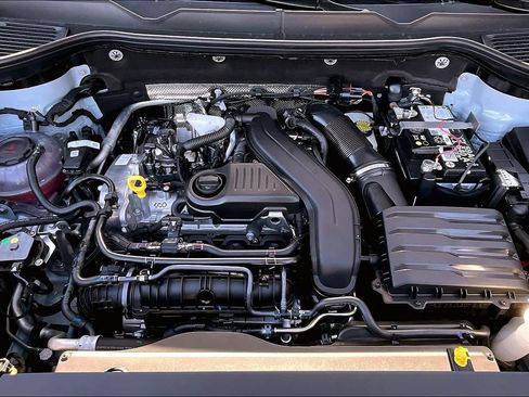 New 2026 Volkswagen Taos SE image 16