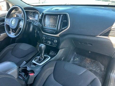 Used 2017 Jeep Cherokee Latitude FWD image 29