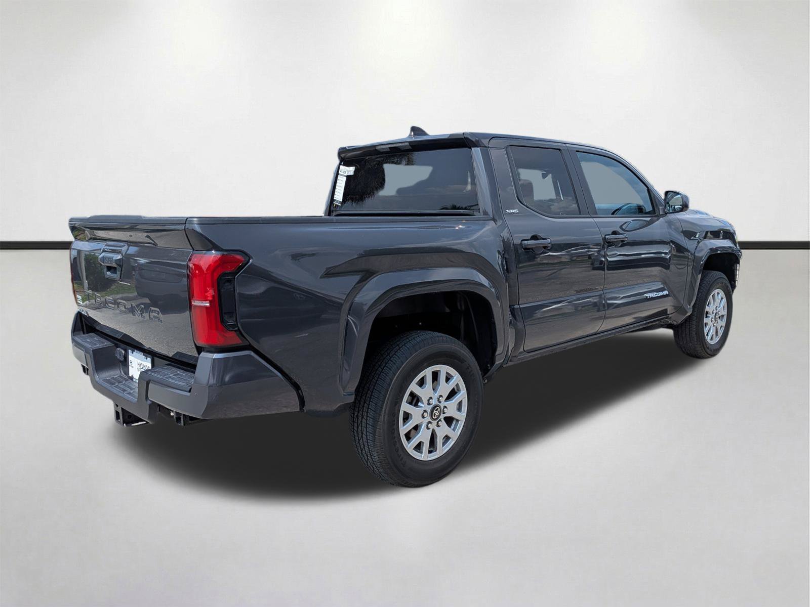 Used 2024 Toyota Tacoma SR5 AWD/4WD image 4