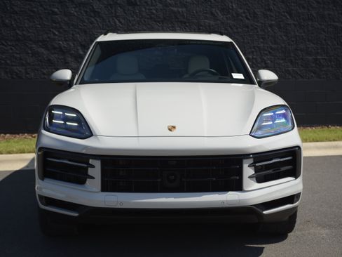 Certified 2026 Porsche Cayenne AWD/4WD image 10