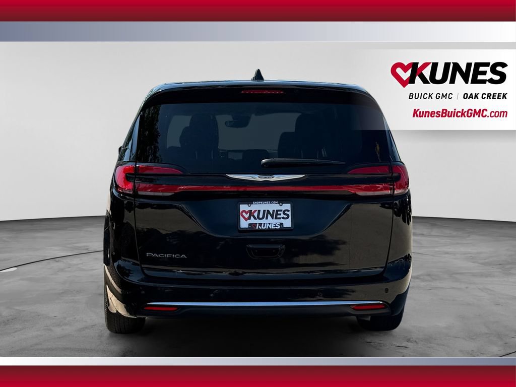 Used 2024 Chrysler Pacifica Touring-L FWD image 9