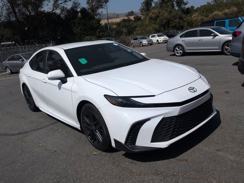 Certified 2025 Toyota Camry SE FWD image 1