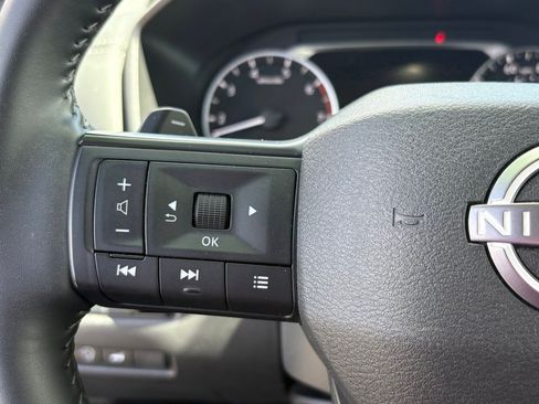 Used 2025 Nissan Rogue SV AWD/4WD image 16