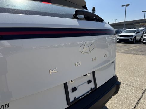 New 2026 Hyundai Kona SE image 10