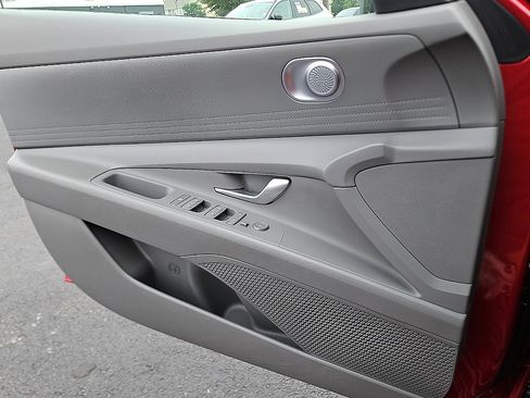 Used 2024 Hyundai Elantra SEL FWD image 13