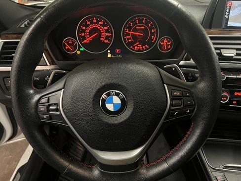 Used 2017 BMW 330i xDrive Sedan AWD/4WD image 18