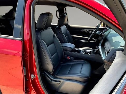 Used 2024 Chevrolet Traverse LT w/ Enhanced Driving Package FWD image 29