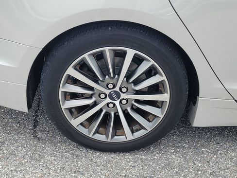 Used 2020 Lincoln MKZ FWD image 5