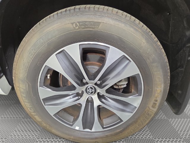 Used 2024 Toyota Highlander XLE AWD/4WD image 11