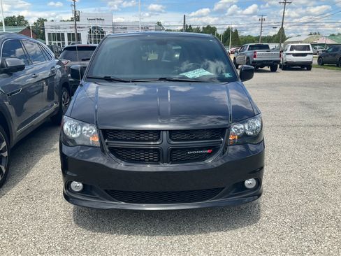 Used 2019 Dodge Grand Caravan GT FWD image 2