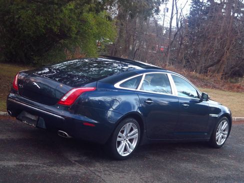 Used 2011 Jaguar XJ L image 23