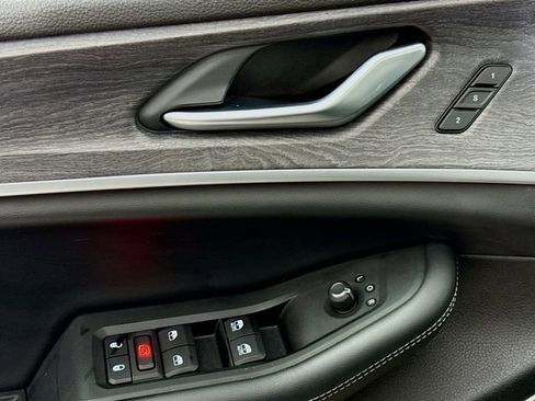 Used 2022 Jeep Grand Cherokee L Limited image 20