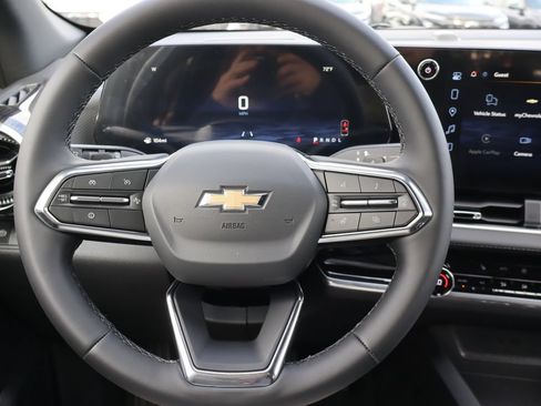 New 2027 Chevrolet Equinox LT w/ Convenience Package II FWD image 7