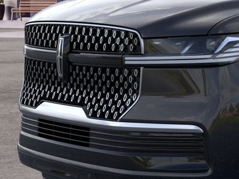 New 2026 Lincoln Navigator L Reserve AWD/4WD image 17