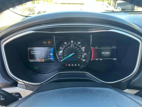 Used 2017 Ford Fusion SE w/ Fusion SE Technology Package AWD/4WD image 11