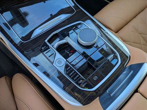 Used 2025 BMW X7 xDrive40i w/ Dynamic Handling Package image 16