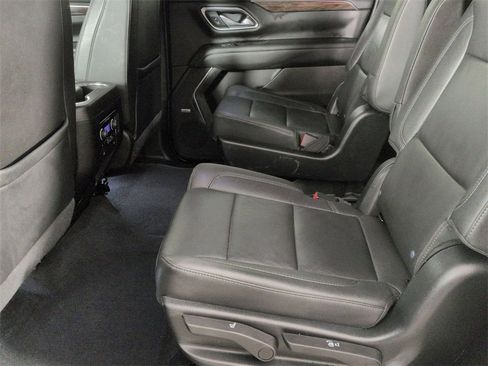 Certified 2022 Chevrolet Suburban Z71 w/ Luxury Package image 24