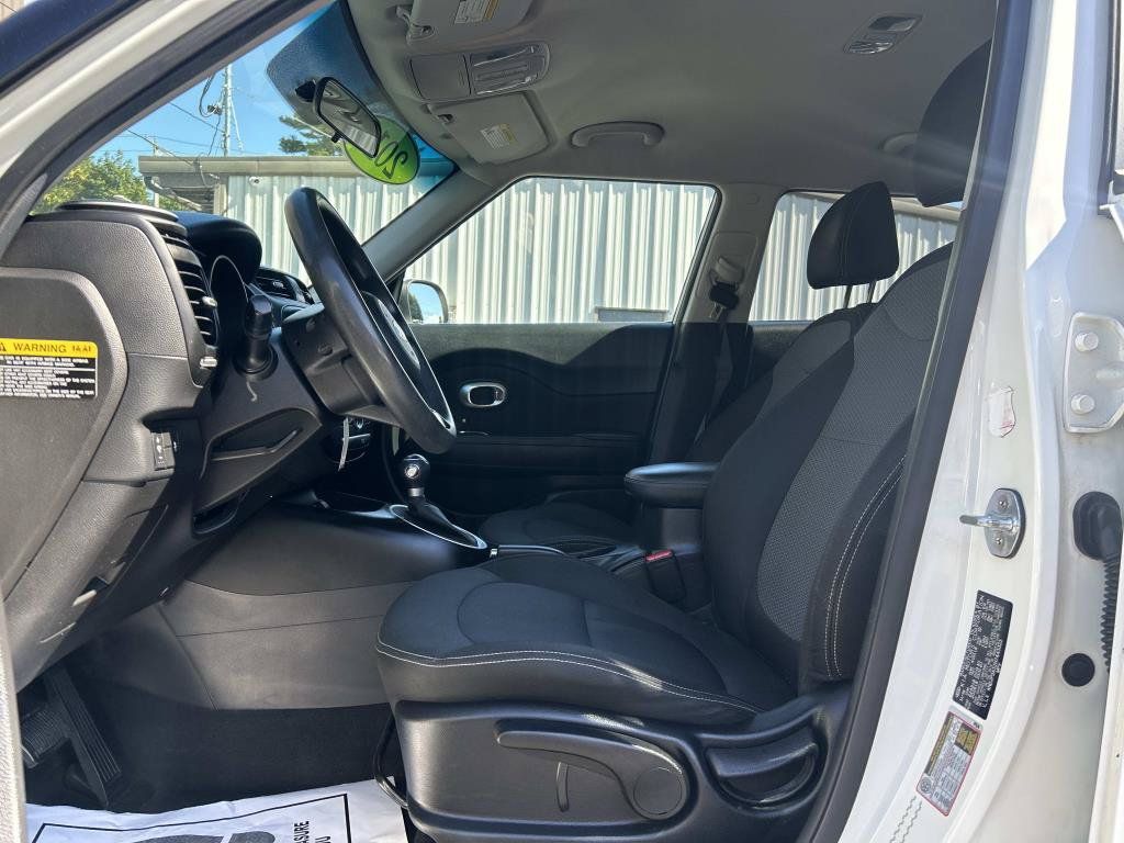 Used 2017 Kia Soul + FWD image 13