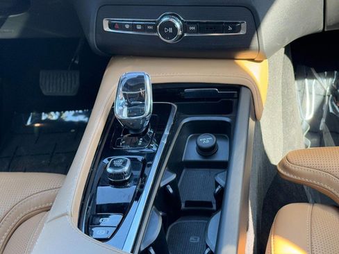 Certified 2024 Volvo XC90 T8 Ultimate w/ Lounge Package image 15