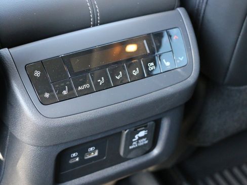 Used 2025 Nissan Pathfinder Platinum w/ Cargo Package image 32