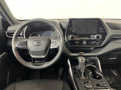 Used 2023 Toyota Highlander XSE AWD/4WD image 13