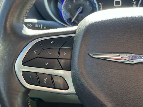 Used 2018 Chrysler Pacifica Touring-L Plus image 17