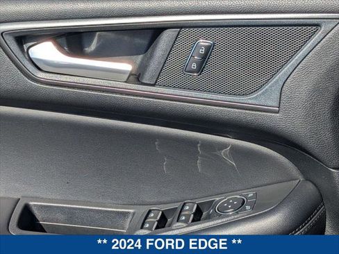 Used 2024 Ford Edge SE w/ Black Appearance Package AWD/4WD image 11