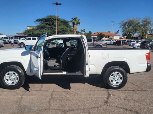 Used 2017 Toyota Tacoma SR image 25