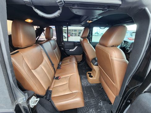 Used 2017 Jeep Wrangler Unlimited Rubicon w/ Cold Weather Group image 14