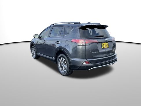 Used 2017 Toyota RAV4 XLE w/ Convenience Package image 8