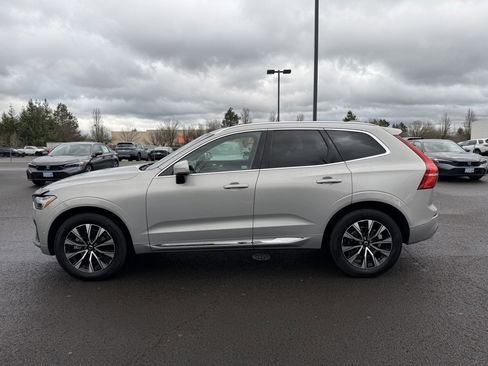 Used 2023 Volvo XC60 B5 Plus image 5