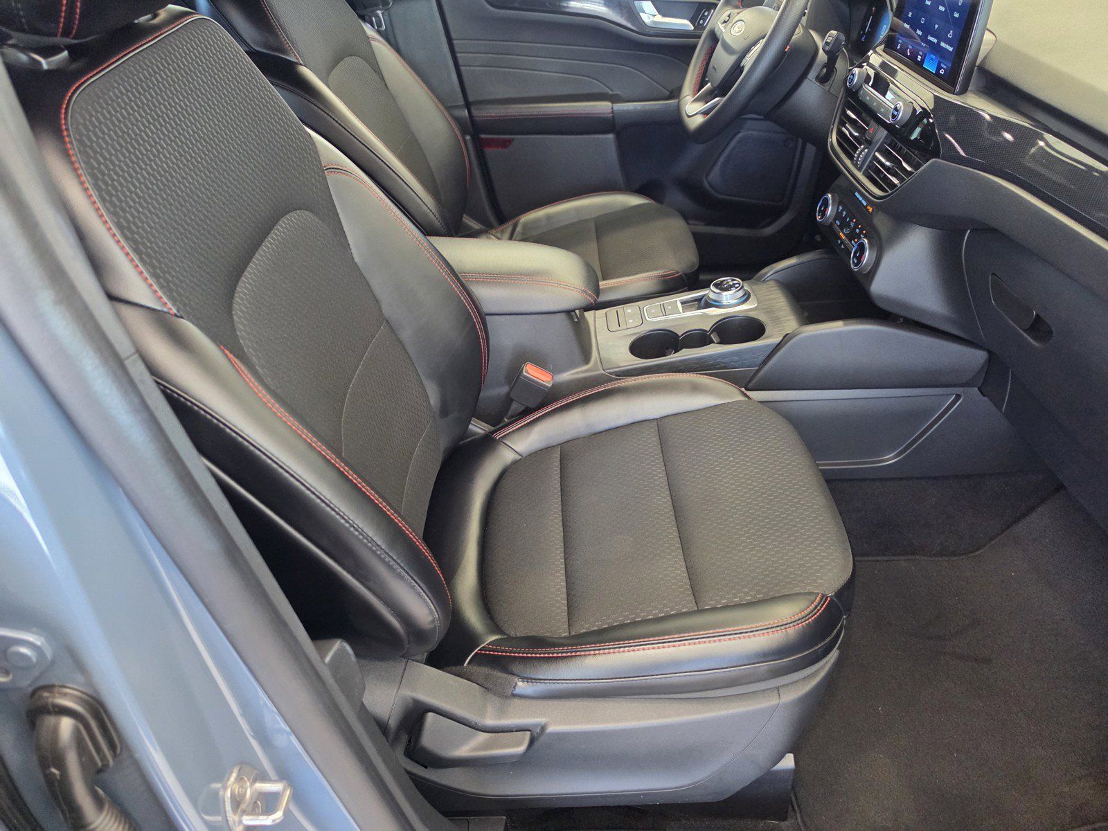 Used 2025 Ford Escape ST-Line FWD image 21