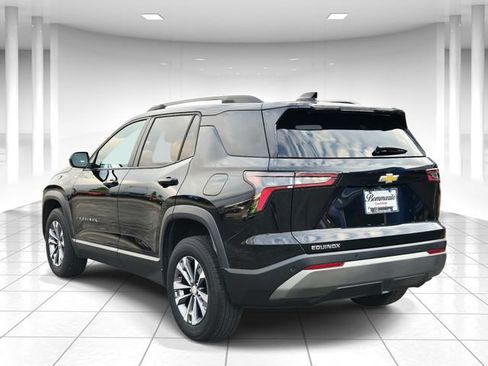 Used 2025 Chevrolet Equinox LT w/ Convenience Package II FWD image 3