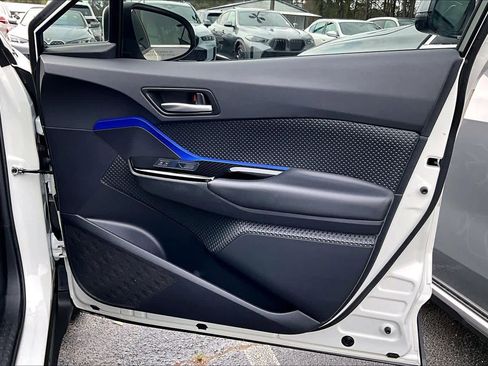 Used 2020 Toyota C-HR XLE image 22