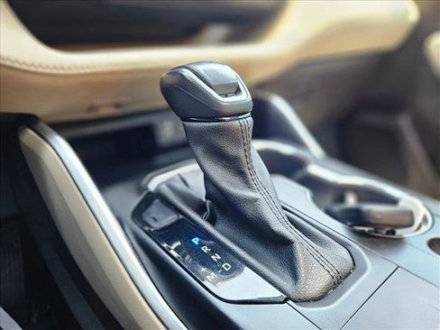 Used 2022 Toyota Highlander XLE image 12