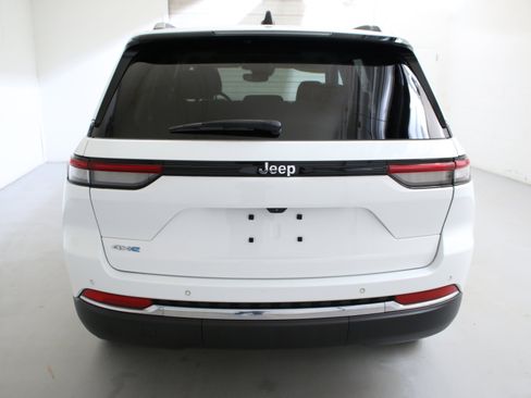 Used 2023 Jeep Grand Cherokee 4WD 4xe image 8