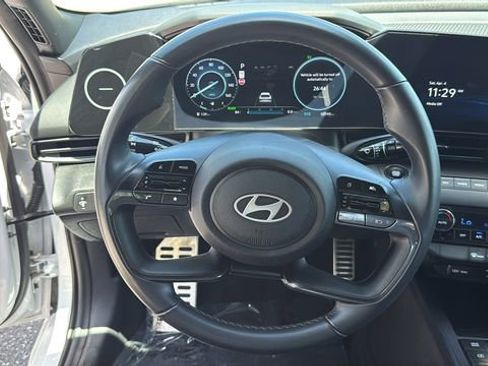 Used 2025 Hyundai Elantra SEL FWD image 18