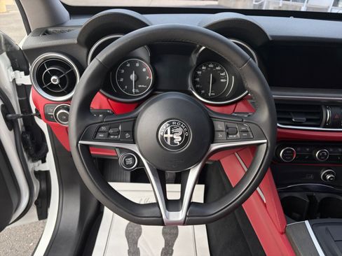 Used 2018 Alfa Romeo Stelvio Ti AWD/4WD image 9
