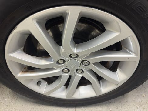 Used 2017 Land Rover Discovery Sport HSE image 38