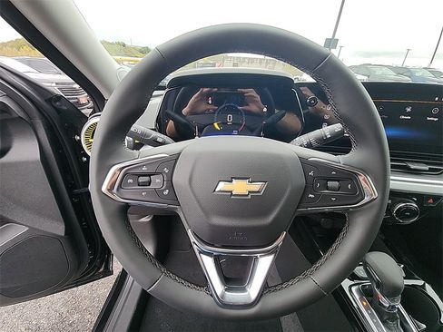 New 2026 Chevrolet Trax LT w/ Driver Confidence Package image 17