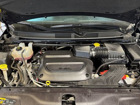 Used 2024 Chrysler Pacifica Touring-L FWD image 27