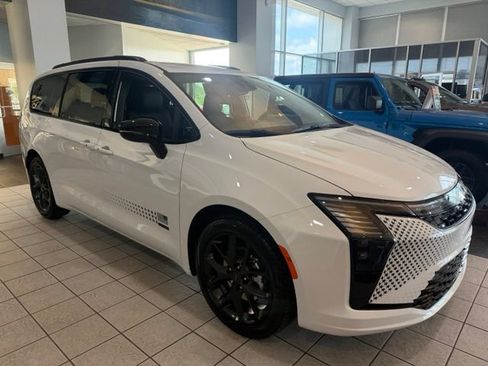 New 2027 Chrysler Pacifica Select FWD image 3