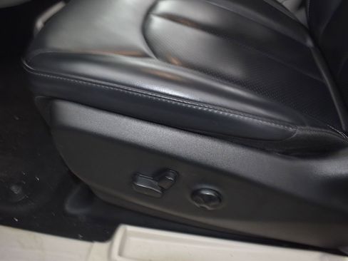 Used 2024 Chrysler Pacifica Limited FWD image 15