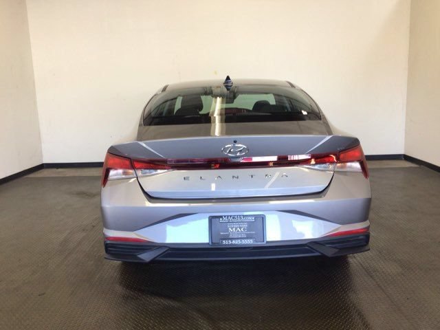 Used 2023 Hyundai Elantra SE FWD image 5