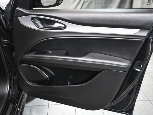Used 2023 Alfa Romeo Stelvio Veloce image 16